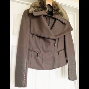 BCBGMaxAzria Wool Blend Cropped Jacket with a Removable Faux Fur Collar Sz M